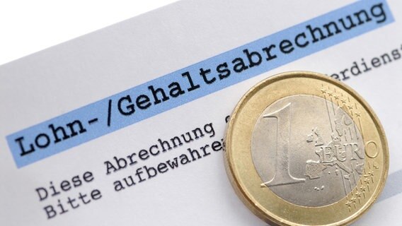 Lohn-/Gehaltsabrechnung © picture-alliance/imageBROKER Foto: Christian Ohde