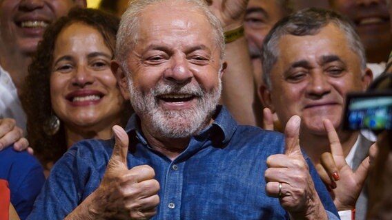 Der ehemalige und neue Präsident Brasiliens Lula da Silva von der Arbeiterpartei nach seinem Wahlsieg © Lincon Zarbietti/dpa 