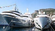 Russische Luxus-Yachten im Hafen von Monaco © picture alliance / PRO SHOTS Foto: Mischa Keemink