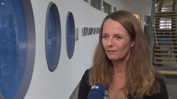 Mecklenburg-Vorpommerns Bildungsministerin Bettina Martin im NDR Interview. © NDR 
