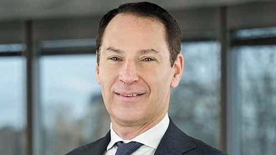 Porträtfoto von Maxime Lefebvre, früherer Diplomat und heute Prof. an der ESCP Business School und der Sorbonne Sciene Po Paris. © ESCP Business School 