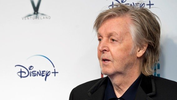 Paul McCartney bei einer Filmpremiere im Dezember 2022 in London. © picture alliance / Scott Garfitt/Invision/AP | Scott Garfitt 