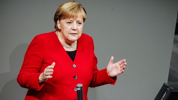 Kanzlerin Angela Merkel (CDU) bei einer Rede im Bundestag. © dpa bildfunk Foto: Michael Kappeler