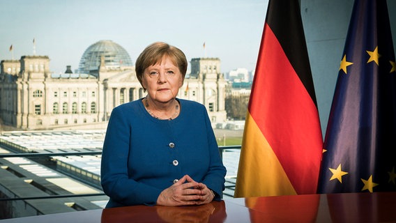 Bundeskanzlerin Angela Merkel (CDU), aufgenommen bei der Aufzeichnung einer Fernsehansprache im Bundeskanzleramt zum Verlauf der Corona-Pandemie. © dpa bildfunk/Bundesregierung Foto: Steffen Kugler