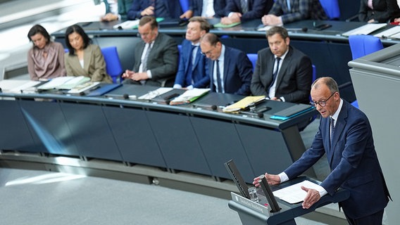 Bundeskanzler Friedrich Merz (CDU) bei seiner Regierungserklärung im Bundestag. © dpa bildfunk Foto: Michael Kappeler