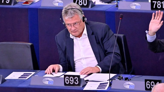 Jörg Meuthen bei einer Abstimmung im Plenarsaal des Europäischen Parlaments. © picture alliance / Geisler-Fotopress | Dwi Anoraganingrum/Geisler-Fotop 