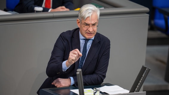 Der Unions-Fraktionsvize und Haushaltsexperte Mathias Middelberg (CDU) bei einer Rede im Bundestag. © dpa-bildfunk Foto: Michael Kappeler