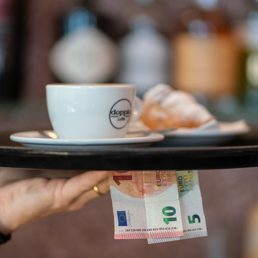 Themenfoto zur Anhebung des Mindestlohns auf 15 Euro © picture alliance / epd-bild Foto: Tim Wegner