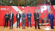 Die designierten Ministerinnen und Minister der SPD für das Kabinett der Ampel-Koalition in Berlin. © dpa bildfunk Foto: Michael Kappeler