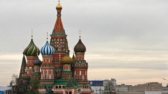 Die Basilius-Kathedrale auf dem Roten Platz in Moskau. © KEYSTONE Foto: Alessandro della Bella