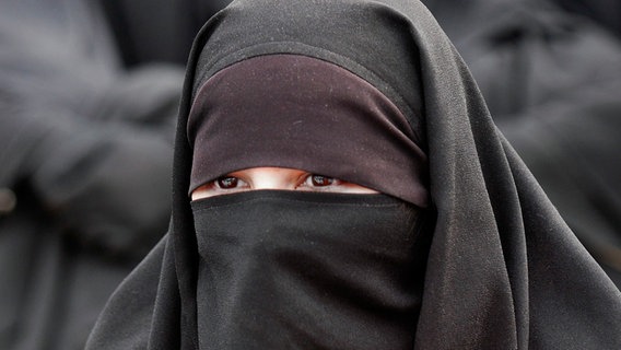 verschleierte muslimische Frau  Foto: FAROOQ NAEEM