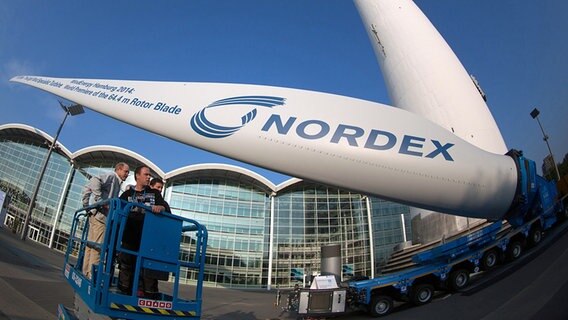 Ein Rotorblatt des Windkraftanlagen-Herstellers Nordex. © dpa Foto: Axel Heimken