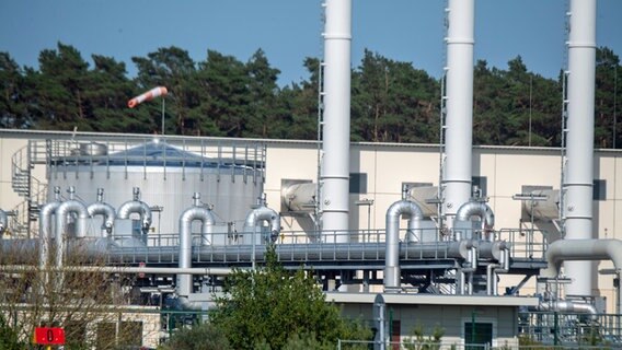 Mecklenburg-Vorpommern, Lubmin: Rohrsysteme und Absperrvorrichtungen in der Gasempfangsstation der Ostseepipeline Nord Stream 1 und der Übernahmestation der Ferngasleitung OPAL (Ostsee-Pipeline-Anbindungsleitung) sind im Industriegebiet zu sehen. © dpa-Bildfunk Foto: Stefan Sauer/dpa