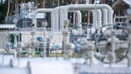 Rohrsysteme und Absperrvorrichtungen in der Gasempfangsstation der Ostseepipeline Nord Stream 1 in Lubmin in Mecklenburg-Vorpommern. © dpa Foto: Stefan Sauer