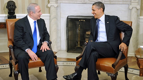 Treffen von US-Präsident Barack Obama (r.) und Israels Premierminister Benjamin Netanjahu im Weißen Haus am 5. März 2012. Treffen von US-Präsident Barack Obama (r.) und Israels Premierminister Benjamin Netanjahu im Weißen Haus am 5. März 2012. © dpa picture alliance Foto: Olivier Douliery