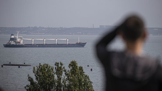 Der Getreidefrachter "Razoni" verlässt den Hafen von Odessa © picture alliance / AA | Metin Aktas Foto: Metin Aktas