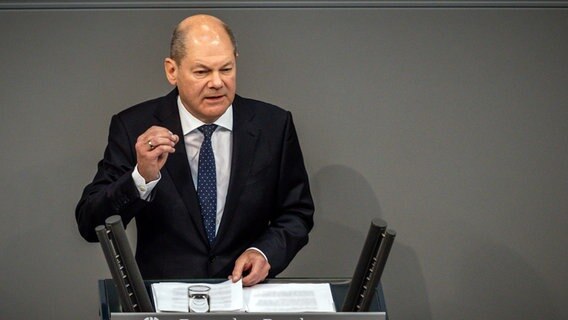 Olaf Scholz bei einer Rede im Bundestag © picture alliance Foto: Michael Kappeler