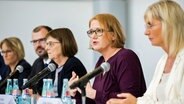 Lisa Paus (Bündnis 90/Die Grünen), Bundesministerin für Familie, Senioren, Frauen und Jugend, bei einer Pressekonferenz. © dpa bildfunk Foto: Christoph Soeder