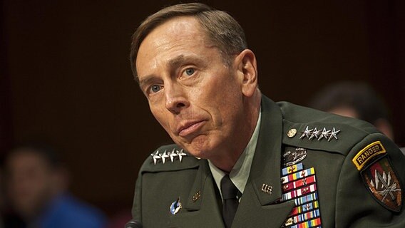 US-General David Petraeus. © dpa picture alliance Foto: GREG E. MATHIESON, SR