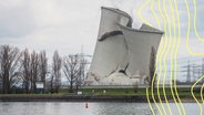 Ein Kühlturm des stillgelegten Atomkraftwerkes Biblis fällt planmäßig beim Abriss in sich zusammen. © picture alliance Foto: Frank Rumpenhorst