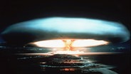 Am 13. Juni 1971 testet Frankreich eine Atombombe im Mururoa Atoll. © picture alliance Foto: AP