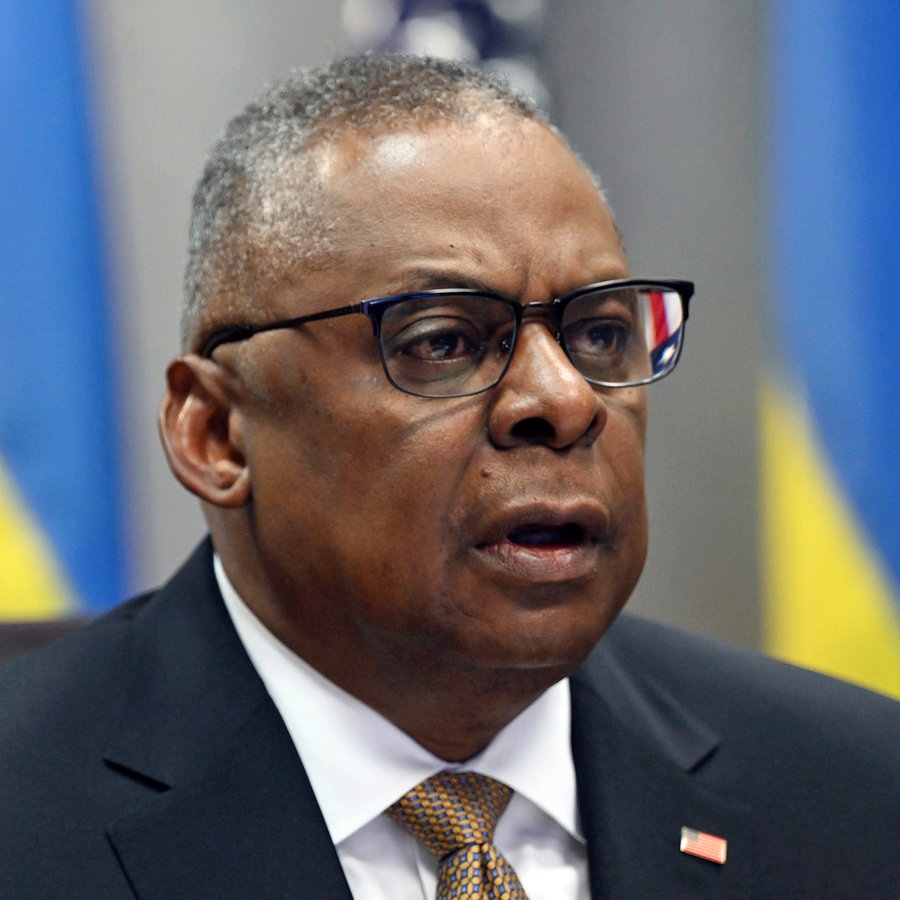 Der Verteidigungsminister der USA, Lloyd Austin, nimmt an einer virtuellen Sitzung der Kontaktgruppe für die Verteidigung der Ukraine im Pentagon in teil. © AFP Pool/AP/dpa Foto: Andrew Caballero-Reynold