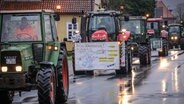Bauern protestieren mit Traktoren-Schleichfahrt beim Epiphanias-Empfang in Loccum © picture alliance / epd-bild | Jens Schulze Foto: Jens Schulze