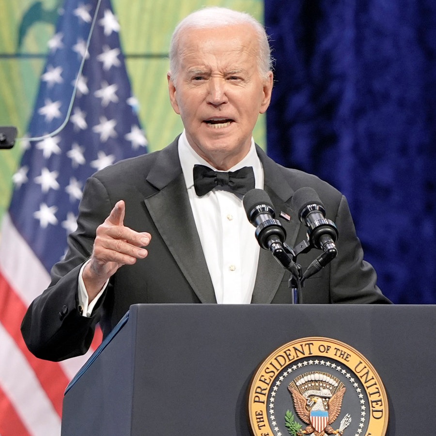Der Präsident der USA, Joe Biden, spricht bei der 30. jährlichen Gala des "Asian Pacific American Institute for Congressional Studie". © AP/dpa Foto: Mariam Zuhaib