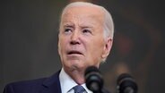 Der Präsident der USA, Joe Biden, äußert sich im State Dining Room des Weißen Hauses in Washington. © AP/dpa Foto: Evan Vucci