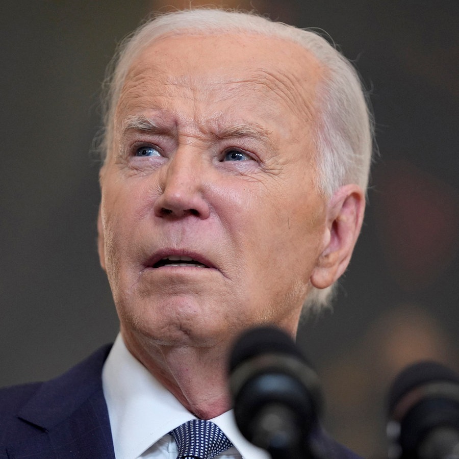 Der Präsident der USA, Joe Biden, äußert sich im State Dining Room des Weißen Hauses in Washington. © AP/dpa Foto: Evan Vucci