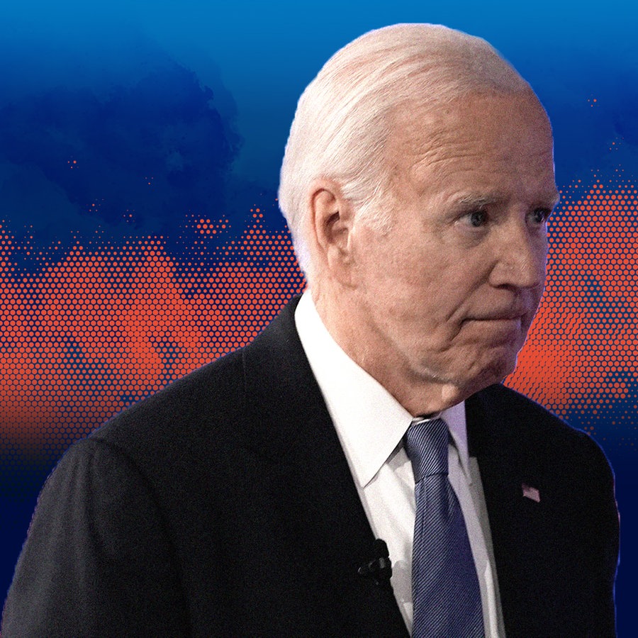 US-Präsident Joe Biden verlässt während einer Werbepause die Bühne während einer Präsidentschaftsdebatte mit dem republikanischen Präsidentschaftskandidaten Trump. © picture alliance Foto: Gerald Herbert