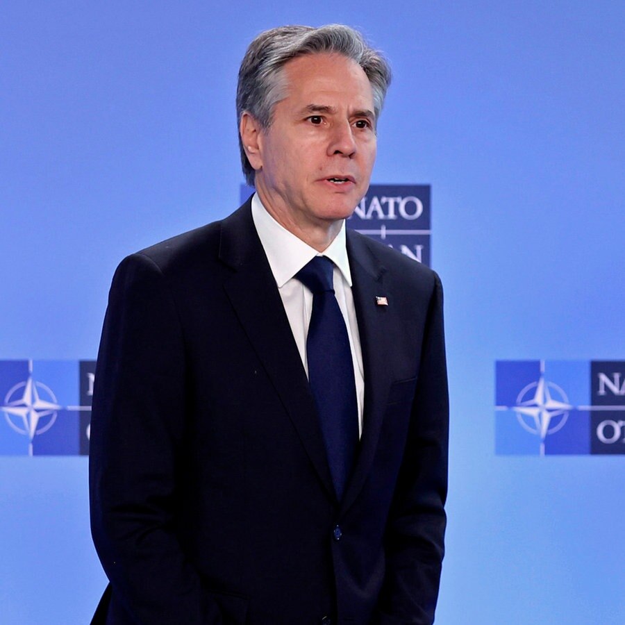 Der Außenminister der USA, Antony Blinken, gibt bei der NATO im Hauptquatier in Brüssel ein Statement ab. © AP/dpa Foto: Geert Vanden Wijngaert