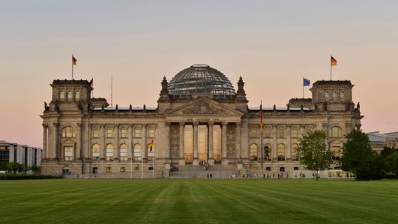 Der Reichstga in Berlin © picture alliance / imageBROKER | Schoening Berlin Foto: Schoening Berlin