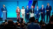 Unions-Kanzlerkandidat und CDU-Bundesvorsitzender, Friedrich Merz (links), präsentiert beim Bundesausschuss der CDU die künftigen Kabinettsmitglieder mit Nina Warken (l-r, CDU), designierte Bundesministerin für Gesundheit, Katherina Reiche (CDU), designierte Bundesministerin für Wirtschaft und Energie, Thorsten Frei (CDU), designierter Bundesminister für besondere Aufgaben und Chef des Bundeskanzleramtes, Karin Prien (CDU), designierte Bundesministerin für Bildung, Familie, Senioren, Frauen und Jugend, Johann Wadephul (CDU), designierter Außenminister, Karsten Wildberger, designierter Bundesminister für Digitalisierung und Staatsmodernisierung, und Patrick Schnieder (CDU), designierter Bundesminister für Verkehr. © dpa Foto: Kay Nietfeld