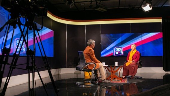 Ani Choying Dolma zu Gast in einer TV-Sendung. © NDR / Zeitenspiegel / Sascha Montag Foto: Sascha Montag
