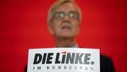 Der Fraktionsvorsitzende der Partei "Die Linke", Dietmar Bartsch, spricht bei einem Pressestatement vor Beginn der Fraktionssitzung der Linken im Bundestag. © dpa Foto: Michael Kappeler