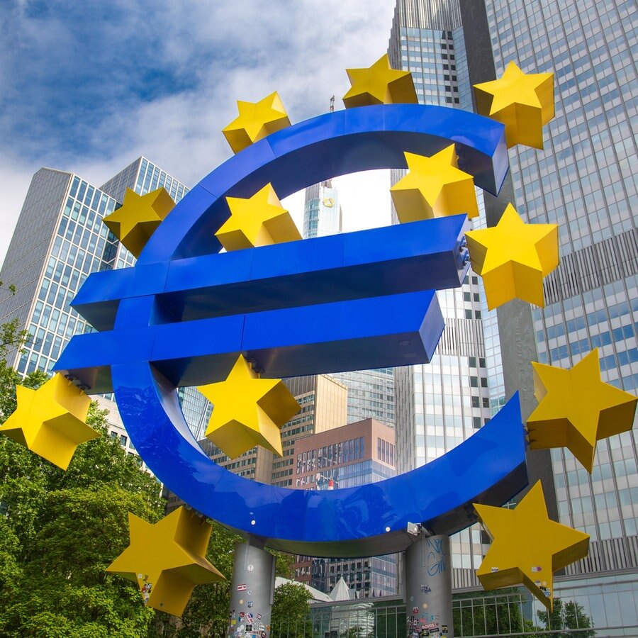 Euro-Skulptur in Frankfurt am Main. © picture alliance Foto: Udo Herrmann