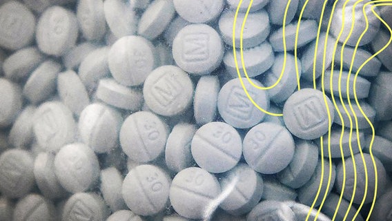 Fentanyltabletten in einer Plastiktüte. © picture alliance 