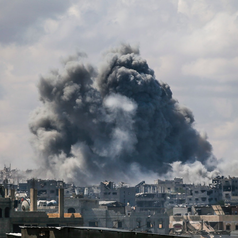Rauchwolken über Gaza nach Luftangriffen. © XinHua Foto: Mahmoud Zaki