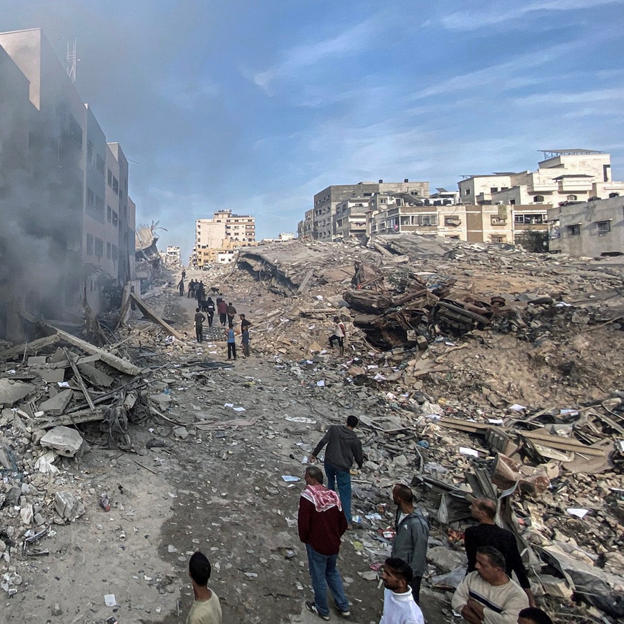 Rauch ist nach einem israelischen Luftangriff im Stadtteil el-Rimal in Gaza (Israel) zu sehen. © APA Images via ZUMA Press Wire/dpa Foto: Hadi Daoud