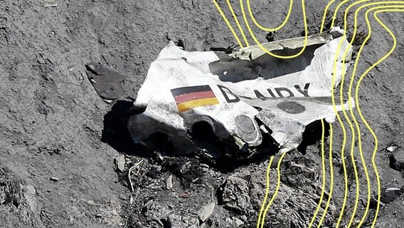 Trümmer der Germanwings-Maschine A320-211 liegen an der Absturzstelle in der Nähe von Le Vernet in den französischen Alpen. © picture alliance Foto: Sebastien Nogier