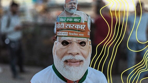 Ein Unterstützer der BJP trägt eine Maske des indischen Premierministers Narendra Modi © picture alliance 