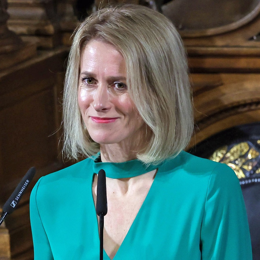 Die Premierministerin der Republik Estland, Kaja Kallas, spricht beim traditionellen Matthiae-Mahl des Hamburger Senats im Großen Festsaal im Rathaus. © dpa Foto: Christian Charisius