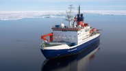 Das deutsche Forschungsschiff Polarstern vor treibenden Eisschollen © picture alliance / abaca | ABACA Foto: picture alliance / abaca | ABACA