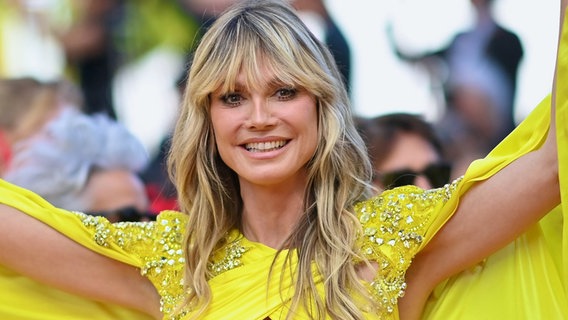 Heidi Klum zeigt sich bei den Filmfestspielen in Cannes in einem gelben Kleid. © picture alliance Foto: Franck Castel
