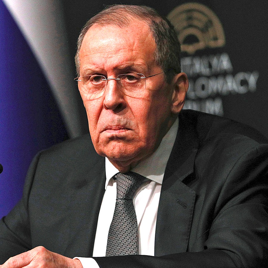 Der russische Außenminister Sergej Lawrow während einer Pressekonferenz © AP/dpa 