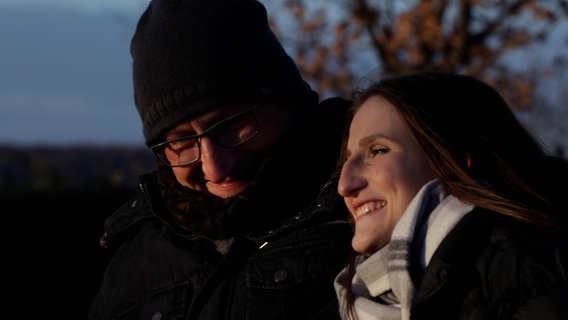Leonora und ihr Vater Maik. © NDR 