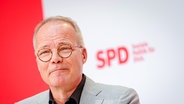Matthias Miersch, SPDGeneralsekretär, gibt im Willy-Brandt-Haus das  Ergebnis des Mitgliedervotums für die Koalition von CDU, CSU und SPD bekannt. © picture alliance Foto: Kay Nietfeld