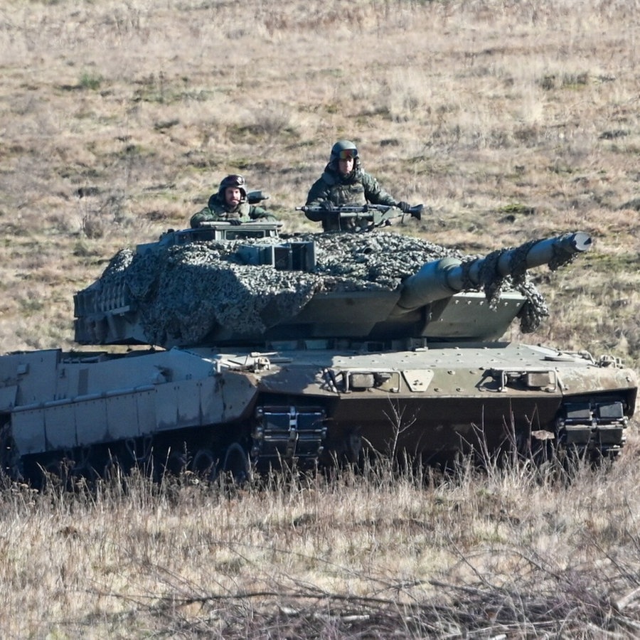 Soldaten nehmen an der Übung "Brilliant Jump 2024" teil, einer Einsatzübung für die Brigade mit sehr hoher Bereitschaft der NATO-Streitkräfte. In einer weiteren Übung im Rahmen des Großmanövers "Steadfast Defender" werden Nato-Truppen in Polen die Weichsel überqueren. © picture alliance/dpa/pap Foto:  Marcin Bielecki