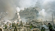 zerstörte Twin Towers, New York © picture alliance Foto: Shawn Baldwin